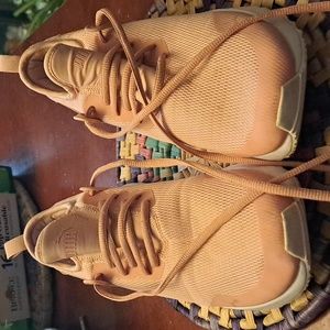 Puma tennis shoes in good condition